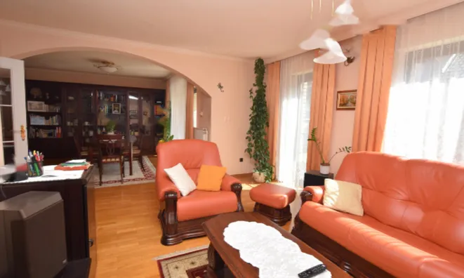 Недвижимость Дом с террасой Подутик: 2