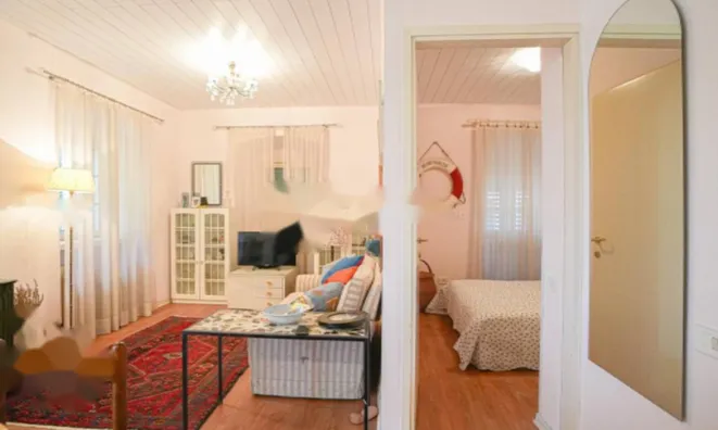 Недвижимость Двухкомнатная квартира, центр: 8