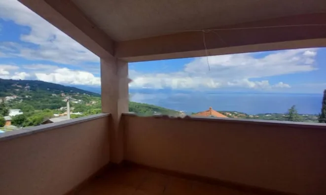 Недвижимость Семейный дом 394 кв.м, Центр: 7