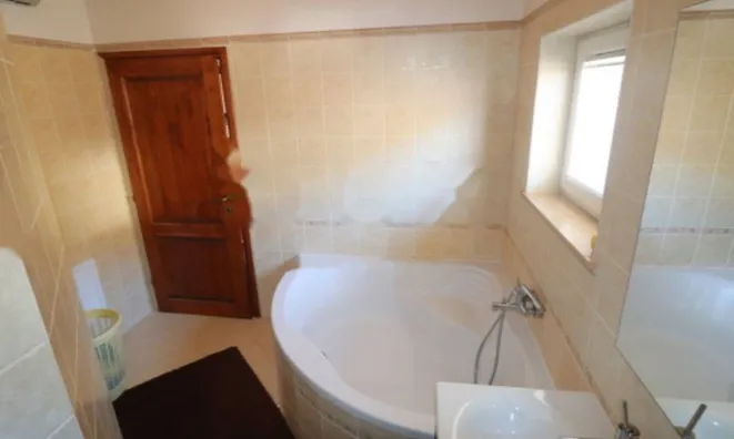 Недвижимость Коттедж 200 м², Центр, Опатия: 20