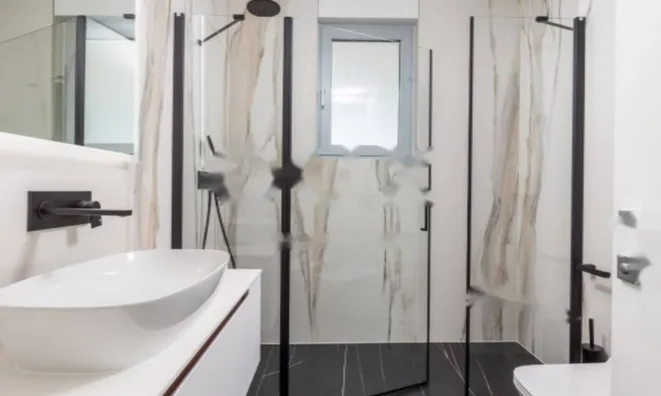 Недвижимость Четырехкомнатная квартира в центре: 8