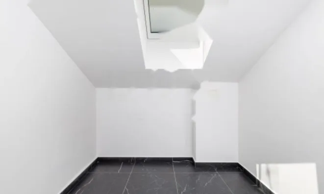 Недвижимость Четырехкомнатная квартира в центре: 10