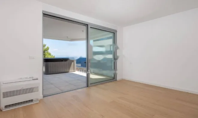 Недвижимость Четырехкомнатная квартира в центре: 25