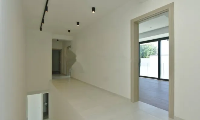 Недвижимость Новый дом 300 м² в центре: 23