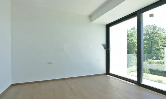 Недвижимость Новый дом 300 м² в центре: 24