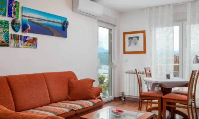 Недвижимость Двухкомнатная квартира в центре: 7