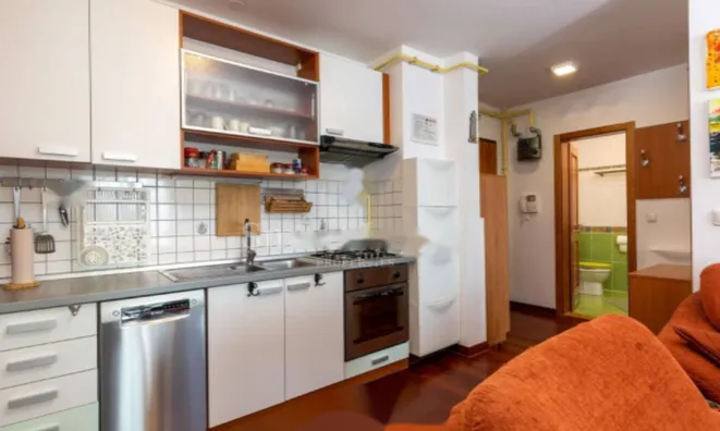 Недвижимость Двухкомнатная квартира в центре: 9