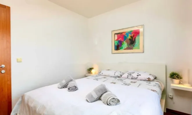 Недвижимость Двухкомнатная квартира в центре: 13