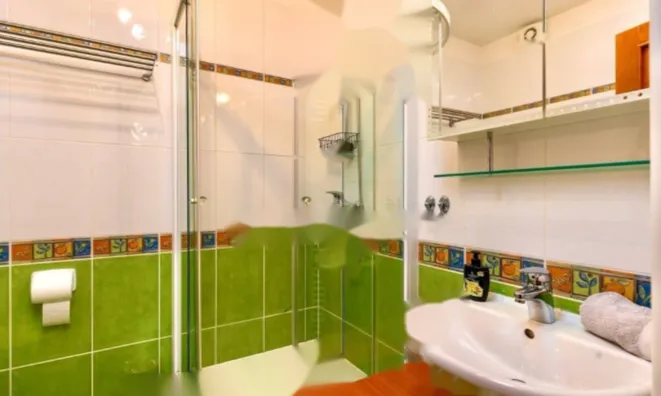 Недвижимость Двухкомнатная квартира в центре: 17