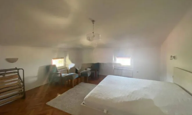 Недвижимость Трехкомнатная квартира, Центр: 11