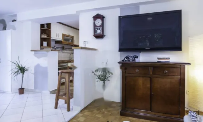 Недвижимость Трехкомнатная квартира Центр: 8