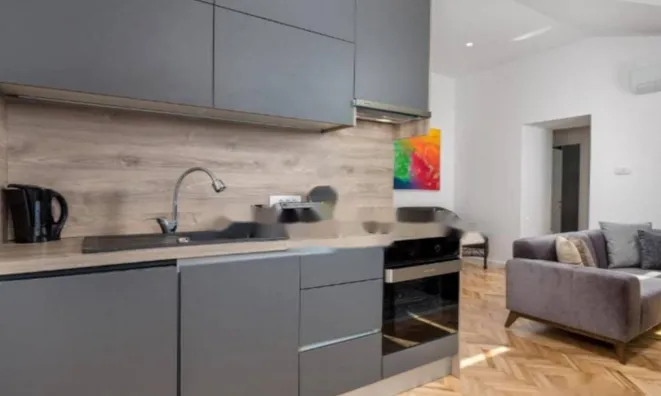 Недвижимость Трехкомнатная квартира Центр: 13