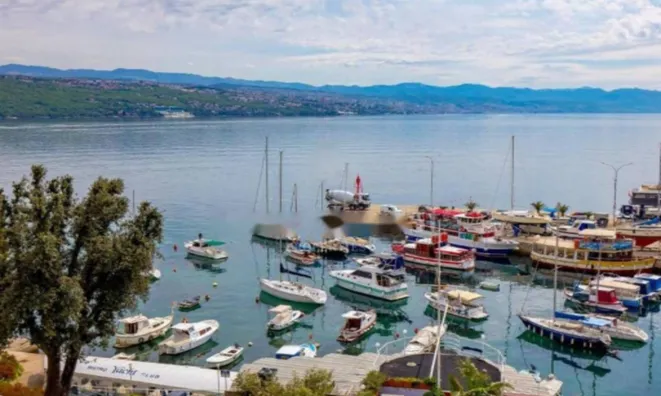 Недвижимость Трехкомнатная квартира Центр: 16