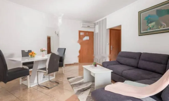 Недвижимость Двухкомнатная квартира, Центр: 7