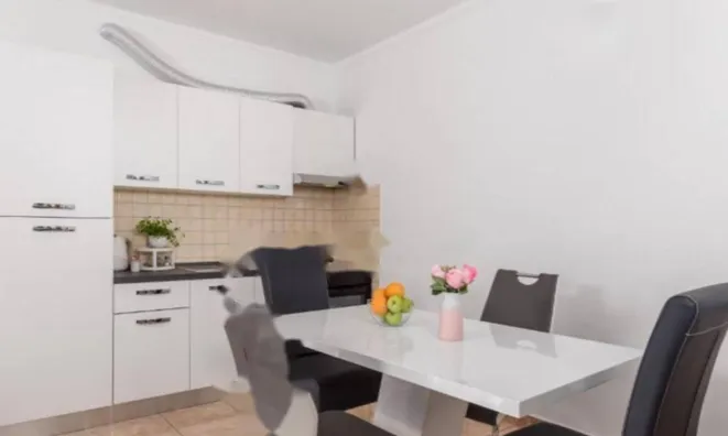 Недвижимость Двухкомнатная квартира, Центр: 8