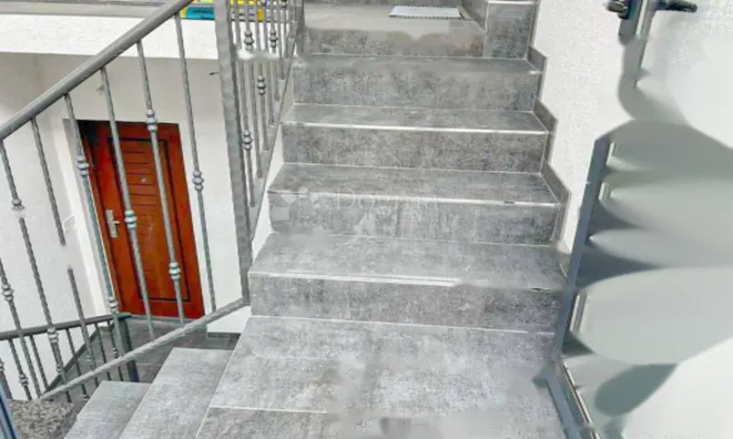 Недвижимость Трехкомнатная квартира в центре: 4