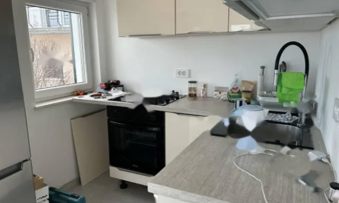 Недвижимость Трехкомнатная квартира в центре: 12