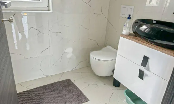 Недвижимость Трехкомнатная квартира в центре: 13