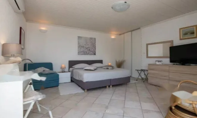 Недвижимость Трёхкомнатная квартира, центр: 8