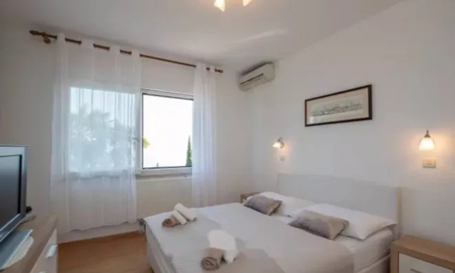 Недвижимость Трёхкомнатная квартира, центр: 13