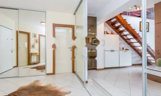 Недвижимость Четырёхкомнатная квартира в центре: 23