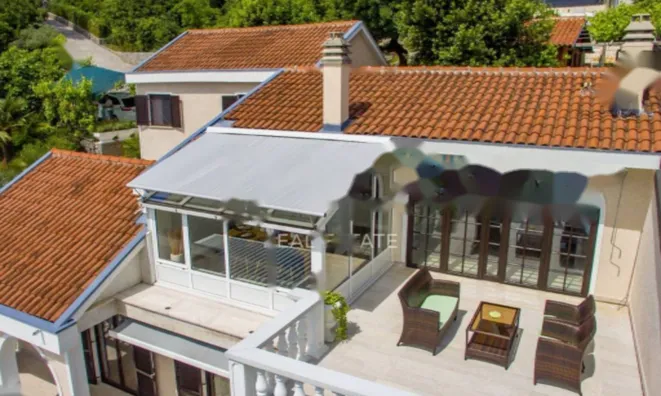 Недвижимость Семейный дом 430 м², Центр.: 4