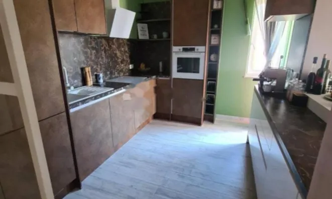 Недвижимость Четырехкомнатная квартира Центр: 4