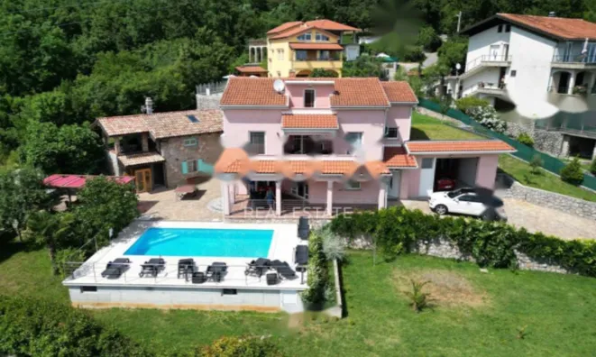 Недвижимость Семейный дом 500 м², Центр, Опатия: 1