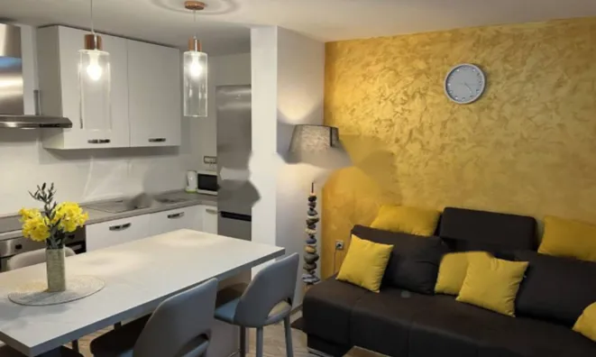 Недвижимость Двухкомнатная квартира в центре: 3