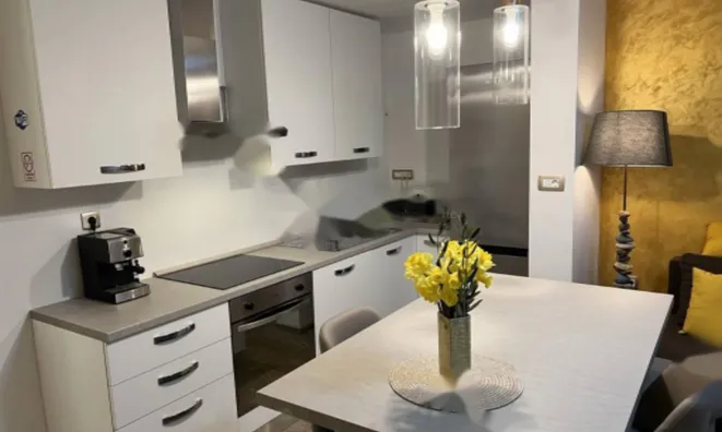 Недвижимость Двухкомнатная квартира в центре: 5