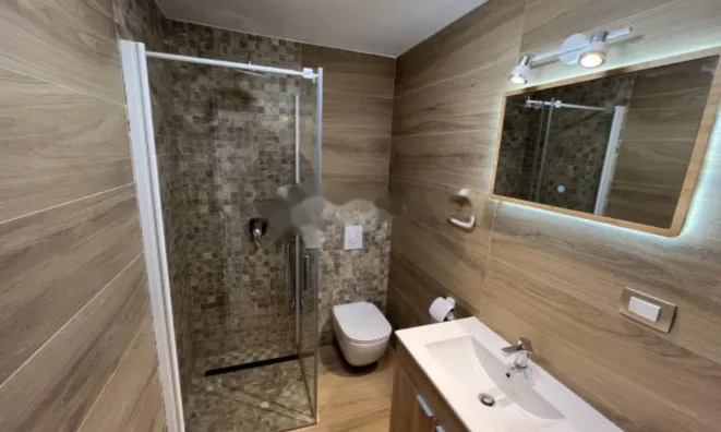 Недвижимость Двухкомнатная квартира в центре: 8