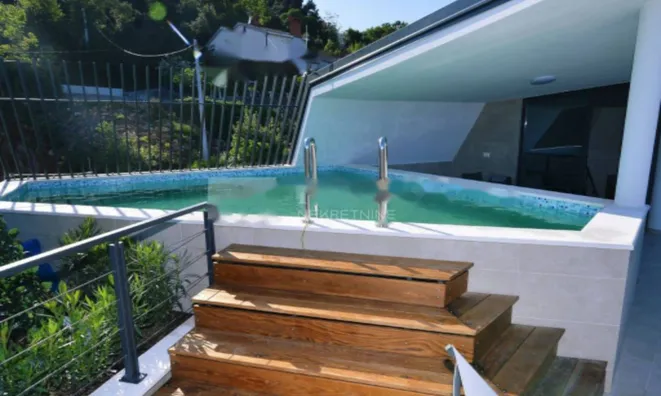 Недвижимость Семейный дом 360 м², Центр: 3