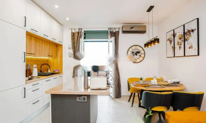 Недвижимость Двухкомнатная квартира в центре: 3