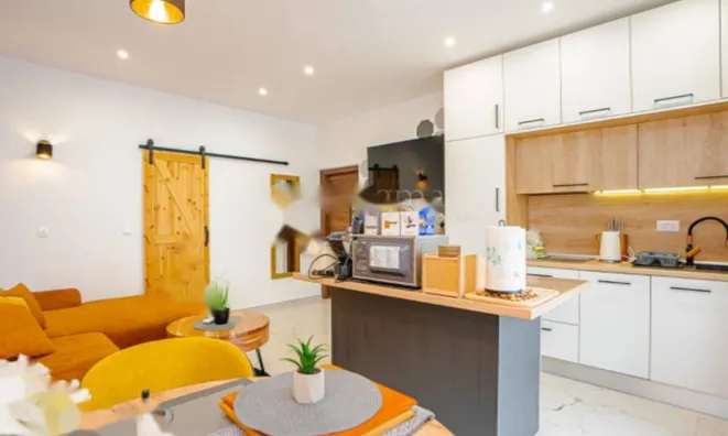 Недвижимость Двухкомнатная квартира в центре: 5