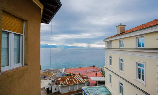 Недвижимость Двухкомнатная квартира в центре: 12