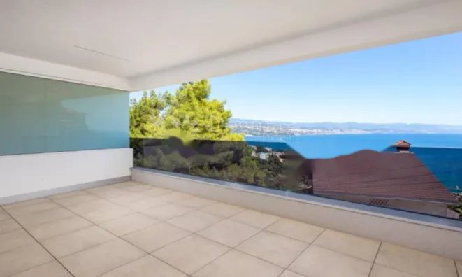 Недвижимость Трехкомнатная квартира в центре: 2