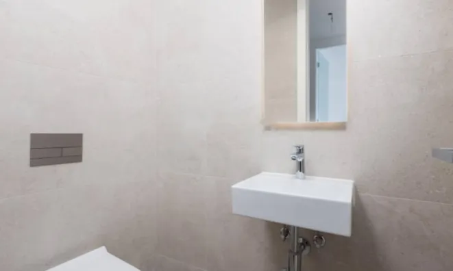 Недвижимость Трехкомнатная квартира в центре: 8