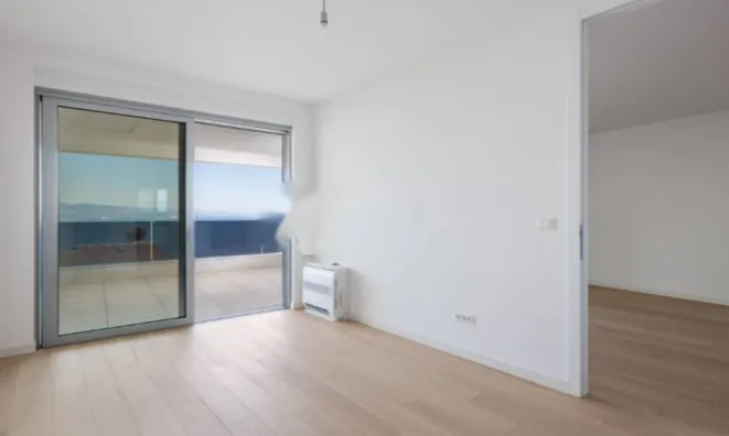 Недвижимость Трехкомнатная квартира в центре: 12