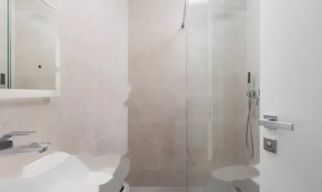 Недвижимость Трехкомнатная квартира в центре: 16