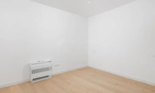 Недвижимость Трехкомнатная квартира в центре: 17