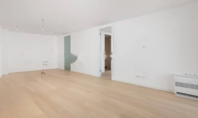 Недвижимость Трехкомнатная квартира в центре: 21