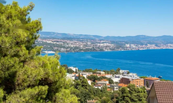 Недвижимость Трехкомнатная квартира в центре: 23