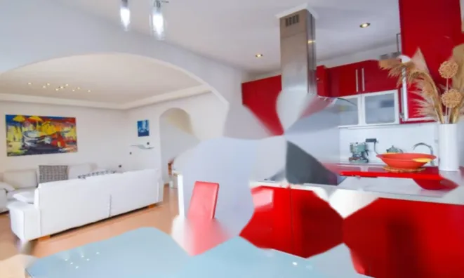 Недвижимость Четырехкомнатная квартира в центре: 1