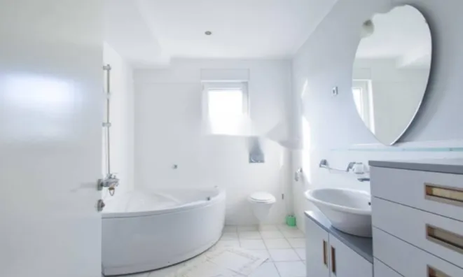 Недвижимость Четырехкомнатная квартира в центре: 3