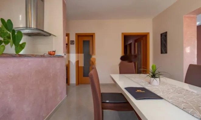 Недвижимость Семейный дом 340 м², Центр: 3