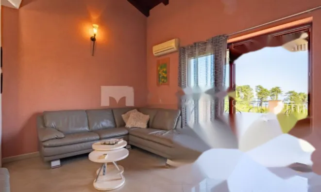 Недвижимость Семейный дом 340 м², Центр: 5