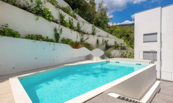 Недвижимость Двухкомнатная квартира Центр: 6