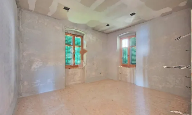 Недвижимость Трёхкомнатная квартира, Центр: 4