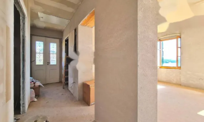 Недвижимость Трёхкомнатная квартира, Центр: 8