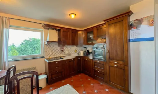 Недвижимость Трехкомнатная квартира центр: 3